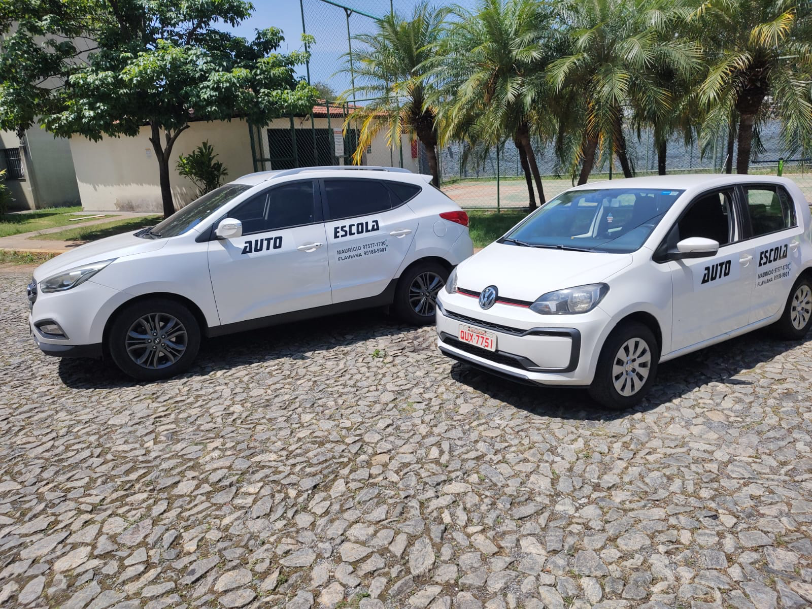 Os dois veículos reais utilizados pela MF Instrutores Autônomos